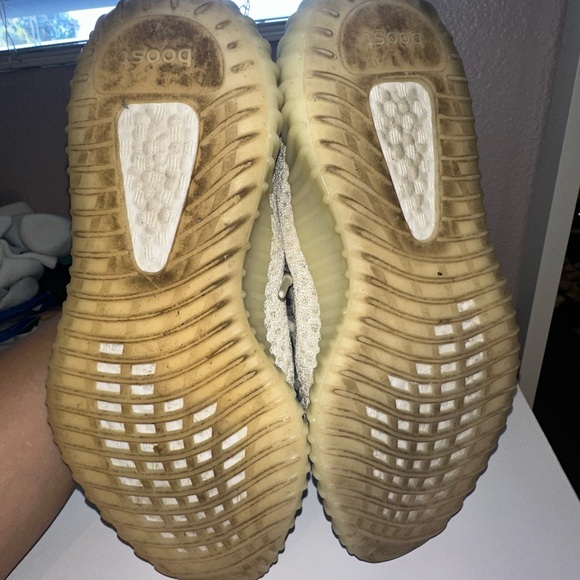 Yeezy Boost 350 V2- Light Yellow - Picture 5 of 7